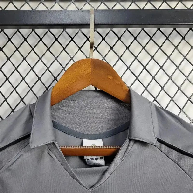 II 2005/06 Retro Away Shirt